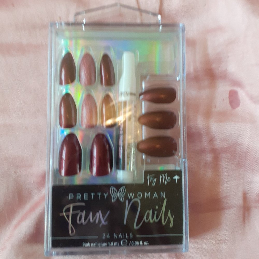 SALE!!! Brand New Pretty Woman Faux Nails